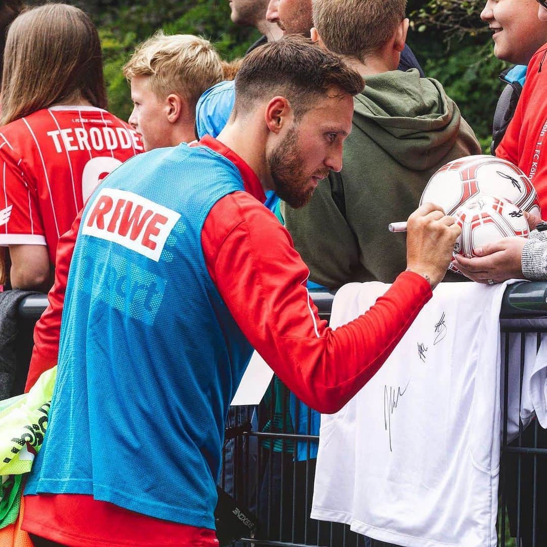 マルコ・ヘーガーのインスタグラム：「🖊🖊🖊 @fckoeln  #sign #signature #support #effzeh #fans #together #training #fc #köln #mh6 #liebedeinestadt #positivevibes #blessed」