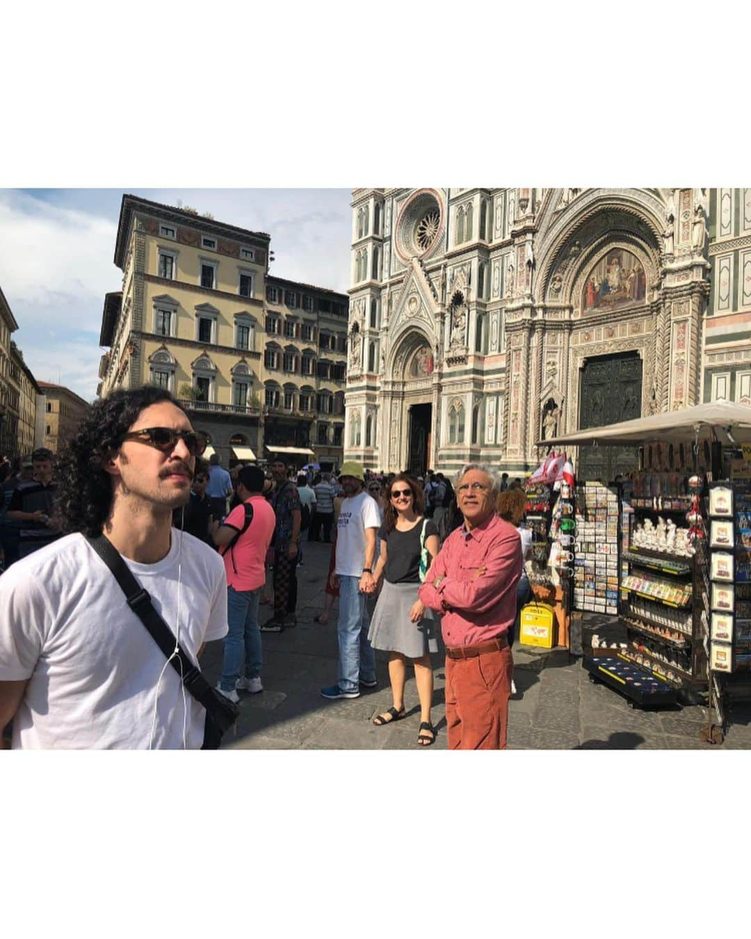 カエターノ・ヴェローゾさんのインスタグラム写真 - (カエターノ・ヴェローゾInstagram)「Visitando o #Duomo e a incrível @galleriaacademiafirenze. 🇮🇹❤️👈🏼 Hoje show #Ofertório em #Florença e sábado (22/7): Fasano/Bari - Último show da turnê europeia – Link de vendas nos stories. 😉 - • Agenda de shows: 🗓19/07 - Florença 🗓22/07 - Fasano 🗓12/09 - Bogotá (Em breve) 🗓14/09 - Barranquilla 🗓16/09 - Medellín 🗓20/09 - Buenos Aires 🗓22/09 - Rosário 🗓24/09 - Montevidéu 🗓26/09 - Santiago do Chile 🗓04/10 - Belo Horizonte 🗓23/11 - São Paulo 🗓30/11 - Rio de Janeiro - 🎧 Ouça o álbum do show, disponível em todas as plataformas digitais - Link nos stories 🎶 - #CaetanoVeloso #CaetanoMorenoZecaTomVeloso #UnsProduções」7月20日 0時53分 - caetanoveloso