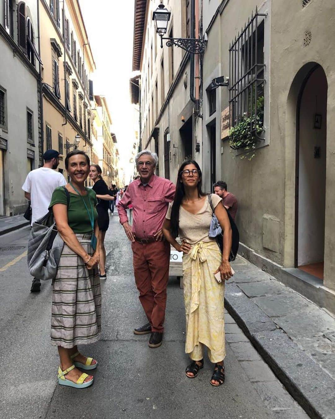 カエターノ・ヴェローゾさんのインスタグラム写真 - (カエターノ・ヴェローゾInstagram)「Visitando o #Duomo e a incrível @galleriaacademiafirenze. 🇮🇹❤️👈🏼 Hoje show #Ofertório em #Florença e sábado (22/7): Fasano/Bari - Último show da turnê europeia – Link de vendas nos stories. 😉 - • Agenda de shows: 🗓19/07 - Florença 🗓22/07 - Fasano 🗓12/09 - Bogotá (Em breve) 🗓14/09 - Barranquilla 🗓16/09 - Medellín 🗓20/09 - Buenos Aires 🗓22/09 - Rosário 🗓24/09 - Montevidéu 🗓26/09 - Santiago do Chile 🗓04/10 - Belo Horizonte 🗓23/11 - São Paulo 🗓30/11 - Rio de Janeiro - 🎧 Ouça o álbum do show, disponível em todas as plataformas digitais - Link nos stories 🎶 - #CaetanoVeloso #CaetanoMorenoZecaTomVeloso #UnsProduções」7月20日 0時53分 - caetanoveloso