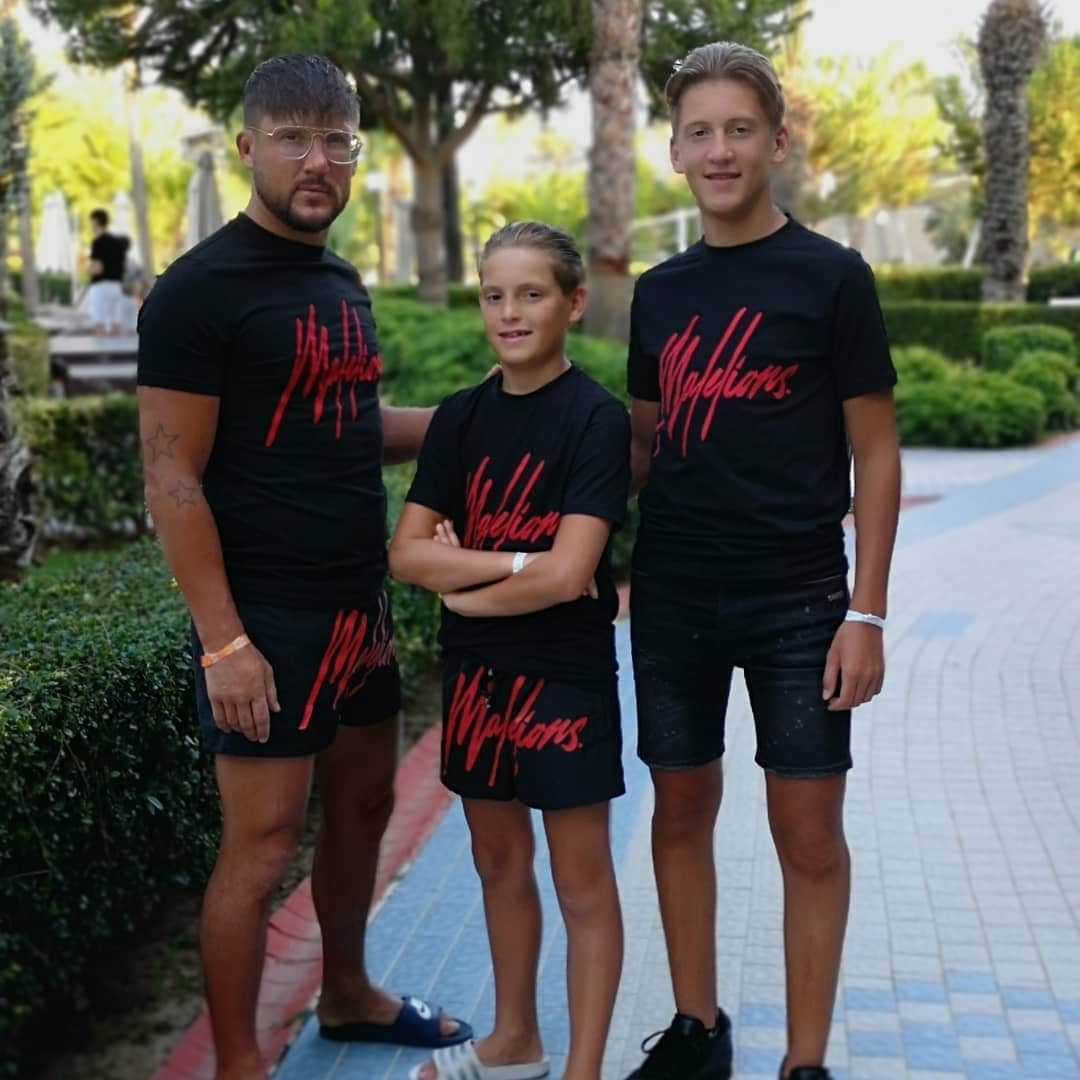 アンディ・サワーさんのインスタグラム写真 - (アンディ・サワーInstagram)「Thanks @malelions. Great and fashionable stuff here... #fashion #brand #malelions #sons #souwer #black #and #red #holiday #turkiye」7月20日 1時01分 - andy8souwer2official