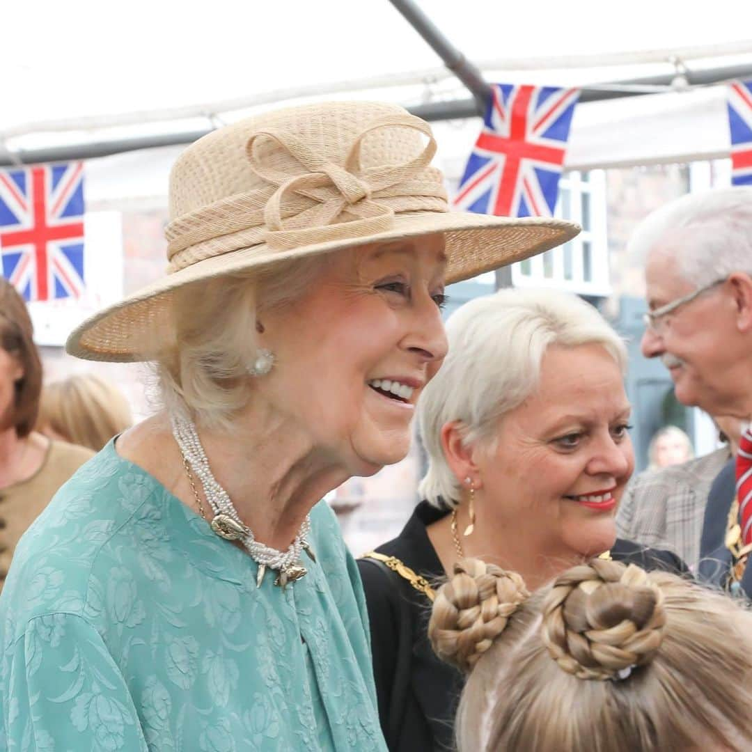 ロイヤル・ファミリーさんのインスタグラム写真 - (ロイヤル・ファミリーInstagram)「Princess Alexandra today presented Telford Pride Awards to 13 publicly nominated groups and individuals in recognition of their work in the community.  Cameron Watson (📸 1) has overcome a range of sensory and literacy difficulties from a young age. Cameron developed a passion for music at school and now studies at @salforduni.  Environmental work, volunteering and educational and sporting achievements were all applauded at the ceremony.  Congratulations to those who collected their Awards! 🎉」7月20日 1時01分 - theroyalfamily