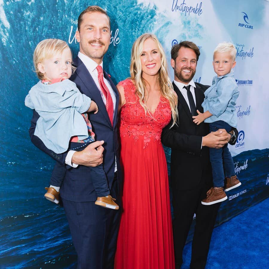 Bethany Hamiltonさんのインスタグラム写真 - (Bethany HamiltonInstagram)「#Flashback to last week’s @unstoppablethefilm premiere! I still can’t believe it’s in theaters now!!!! I had so much fun celebrating the film with friends and family last week, and it’s so exciting to see @lieberfilms’s and my hard work all come together.  A special thank you to @esglobalmedia, @ripcurl_usa, @corkcicle, @dolbylabs, @cobianfootwear, @primalkitchenfoods, and @gtechnology for believing in the film and for all of their support at the premiere. I also want to say thank you to all of our Kickstarter supporters who believed in the project from the beginning and got it off the ground. Lastly, thank you to everyone who has shared about the film and helped spread the word about it! Mahalo nui!  @unstoppablethefilm is still in theaters! Please support the film and go watch it!!!! Link in bio to find your theater! #unstoppable」7月20日 1時02分 - bethanyhamilton