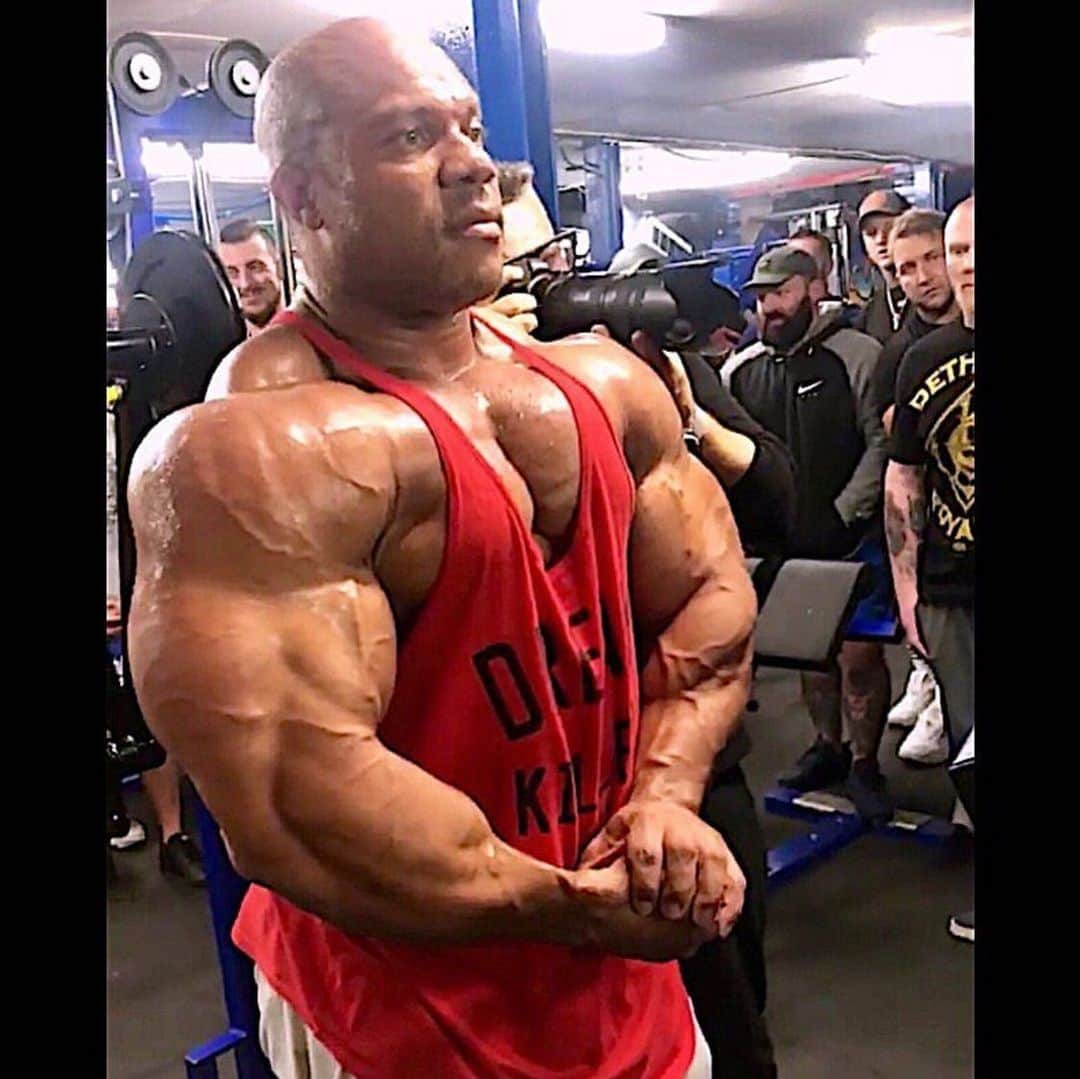 Phil Heathのインスタグラム：「Since it’s Friday and I’m sure many guys are getting their arms swole AF before they go out and party this weekend I figured I’d share some good ol’ arm motivation. Hope everyone is closing out their weeks stronger and smarter than the previous to create some awesome momentum for next week. If you go out and enjoy some fun, be sure to stay safe and recharge for the challenges ahead  #PhilHeath  #philheathlabs  #DreamKiller #preworkout  #IntraGuard #InfernoCore #FatBurner」