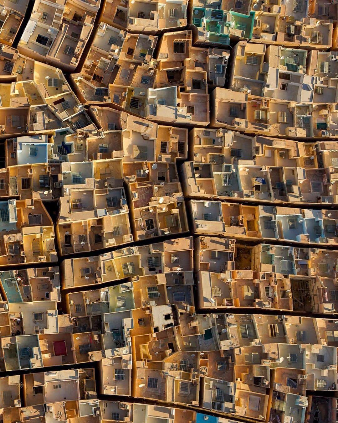National Geographic Travelさんのインスタグラム写真 - (National Geographic TravelInstagram)「Photo by George Steinmetz @geosteinmetz | A rare aerial view of Beni Isguen, the exquisitely preserved medieval city in the Algerian Sahara. The pious non-Arabic Muslim inhabitants don’t allow photography inside the fortified city walls, and visitors have to wander the narrow footpaths with a local escort to insure that rule is respected. The rooftops are walled off to ensure privacy while sleeping outside in the cool night air. The triangular feature on the left is the town market. To view more of our world from above, follow @geosteinmetz.  #Mzab #Ghardaïa #UNESCOWorldHeritage #paramotor #notadrone」7月20日 1時10分 - natgeotravel