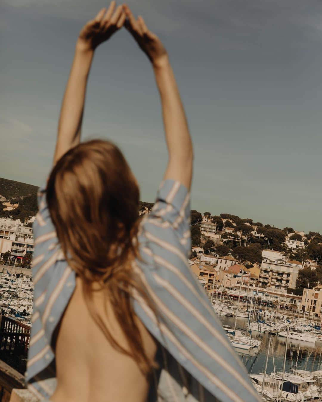 アメリカンビンテージのインスタグラム：「Anyone else extremely ready for the weekend? 🙌🏽 #americanvintage #happyfriday #friyay #goodvibes #love #summer #fashion #ss19」