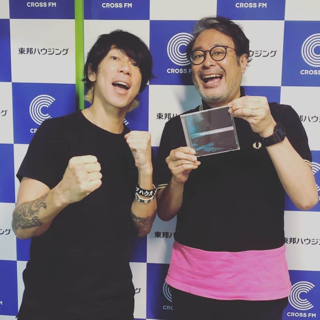 栗田善太郎のインスタグラム：「今夜のCROSS FM URBAN DUSKにはthe HIATUSとして細美君が来てくれました。地方のラジオには殆ど出演しないのに、毎回来てくれる、、嬉しいですな。 明日はMONOEYESでナンバーショット。雨風少ない様に、、、来週はthe HIATUSの3年振りの新譜がリリース。声とメロディが半端なく良い曲が沢山入ってます。FRFではエルレと大忙しの細美君です。  #細美武士」