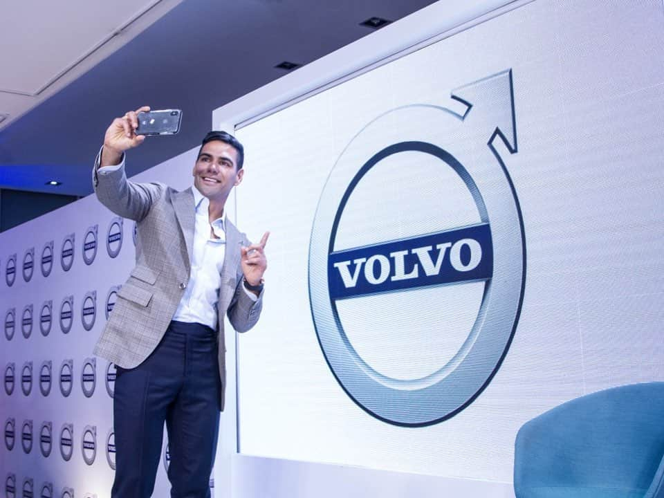 ラダメル・ファルカオさんのインスタグラム写真 - (ラダメル・ファルカオInstagram)「Orgulloso de ser parte del equipo @volvocarco Agradezco a toda la compañía por su amabilidad anoche e igualmente a todos los periodistas y amigos que nos acompañaron. Un abrazo para todos.」7月20日 1時43分 - falcao