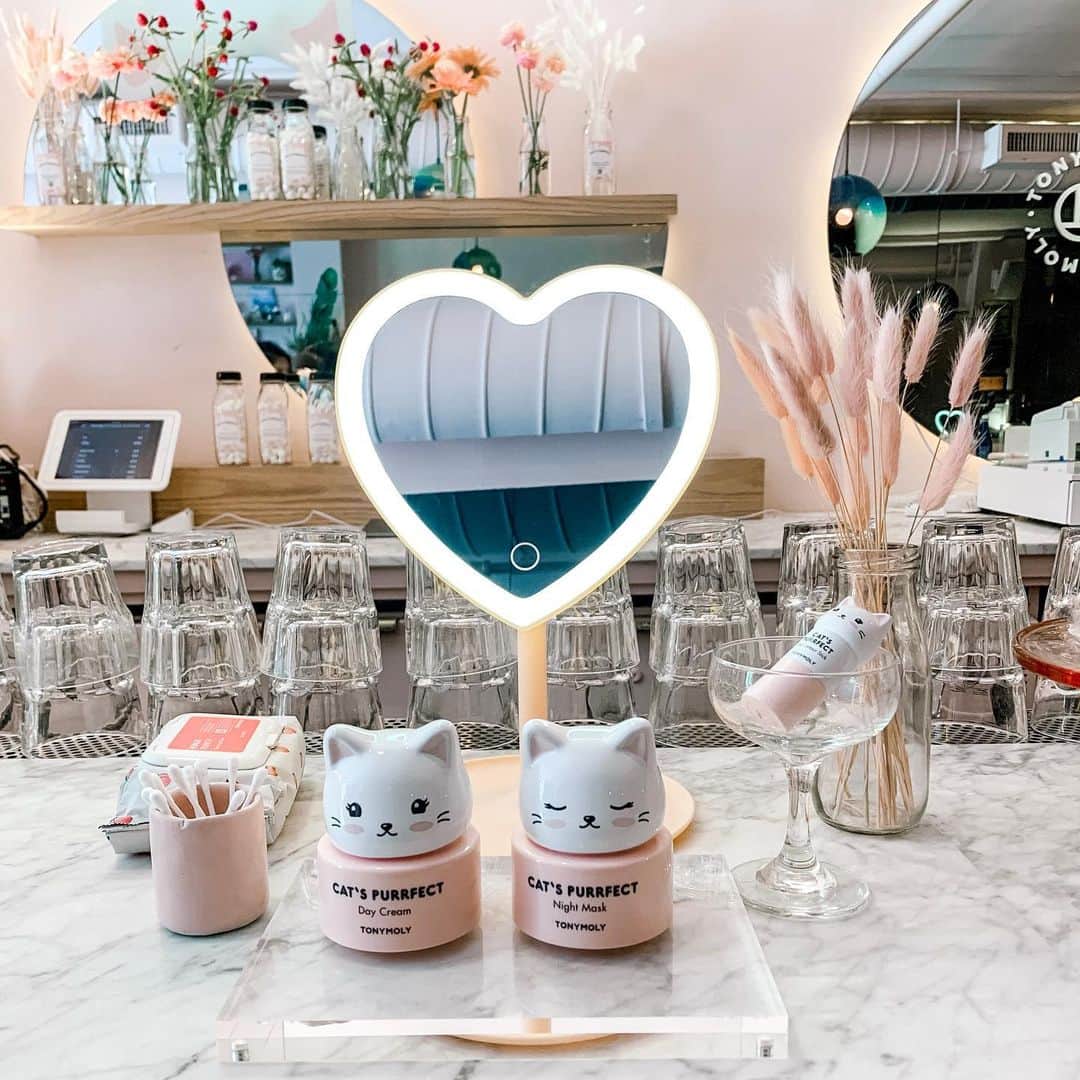 TONYMOLY USA Officialさんのインスタグラム写真 - (TONYMOLY USA OfficialInstagram)「3-6pm. Short Stories 355 Bowery.  Come celebrate our new milk protein based Cats Purrfect Collection😘💕 Available in all @ultabeauty locations now! #xoxoTM #TONYMOLYnMe」7月20日 1時41分 - tonymoly.us_official