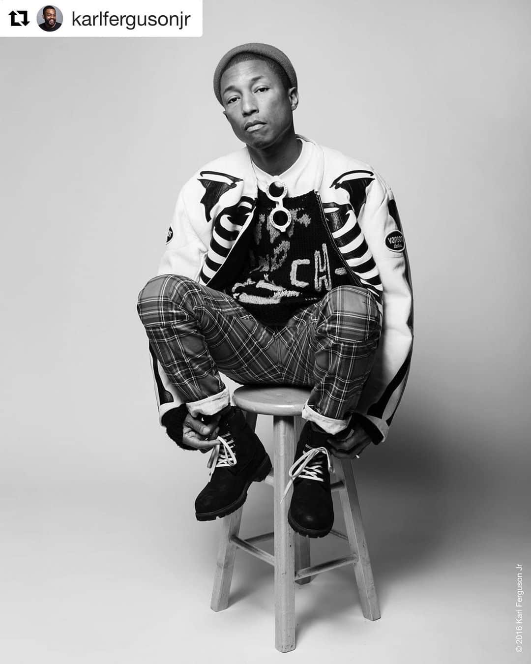 バンソンさんのインスタグラム写真 - (バンソンInstagram)「#Repost @karlfergusonjr ・・Vanson Leathers Bone Jacket 'The genius that is P...’ - creative dynamo @Pharrell Williams ✨🙏🏾 | 📷: @KarlFergusonJr for @Hot97 [2016] -  #tbt #pharrell #pharrellwilliams #TheNeptunes #nerd #Hot97 #portrait #photography #portraitphotography #music #producer #hiphop #rnb #pioneer #legend #blackandwhite #champagnepapi #celebrityphotography #portraitsnyc #portrait_ig #profoto #vansonleathers #vansonbones #vanson #famousfriday」7月20日 1時50分 - vansonleathers