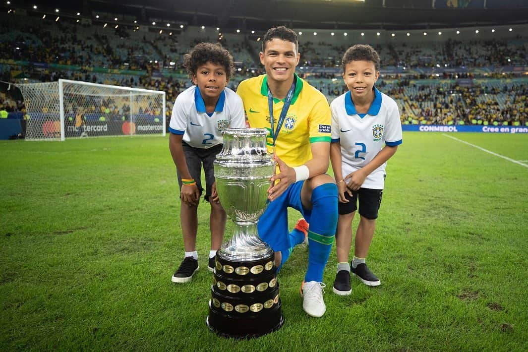 チアゴ・シルヴァさんのインスタグラム写真 - (チアゴ・シルヴァInstagram)「No dia nacional do futebol deixo aqui meu respeito ao Brasil e orgulho de fazer parte da seleção brasileira. @cbf_futebol」7月20日 1時45分 - thiagosilva