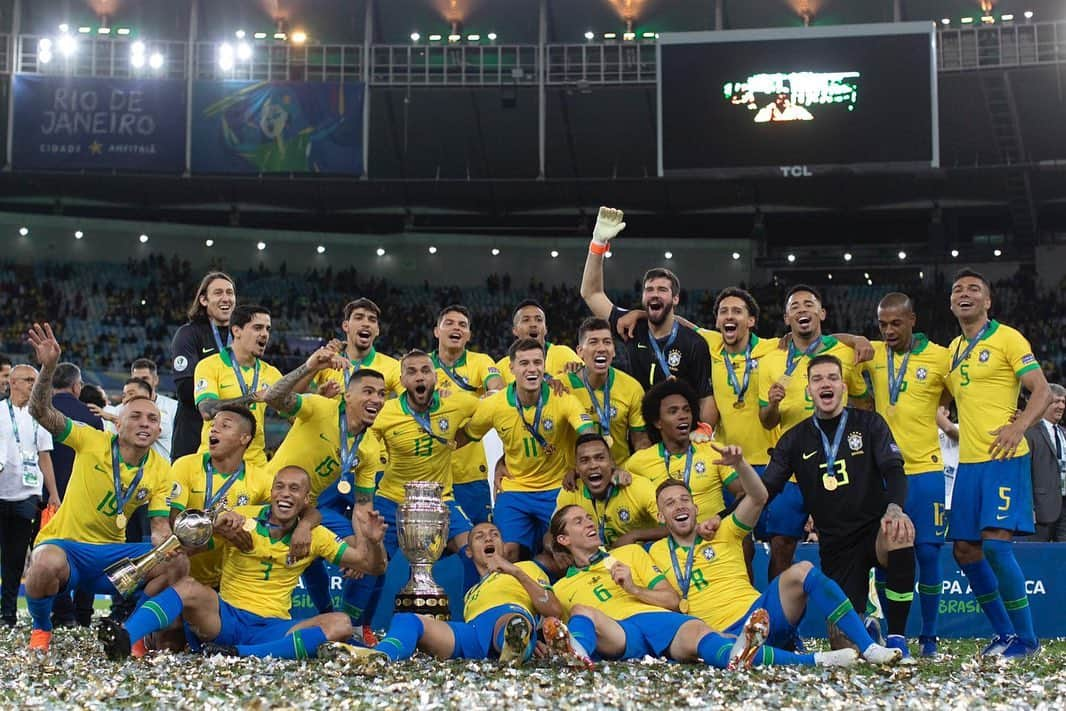 チアゴ・シルヴァさんのインスタグラム写真 - (チアゴ・シルヴァInstagram)「No dia nacional do futebol deixo aqui meu respeito ao Brasil e orgulho de fazer parte da seleção brasileira. @cbf_futebol」7月20日 1時45分 - thiagosilva