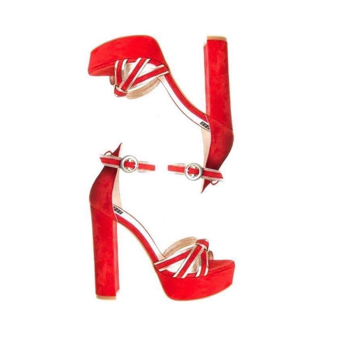 イズロさんのインスタグラム写真 - (イズロInstagram)「#islo #isloisabellalorusso #isloshoes #shoes #sandals #sandali #heels #highheels #tacchi #tacchialti #platform #details #nodo #suede #red #gold #fashion #style #shop #rivenditore #shopping #moda #fashiostyle #madeinitaly #shoppingonline #shoponline #lira #saldi #sales #staytuned」7月20日 2時04分 - islo_isabellalorusso