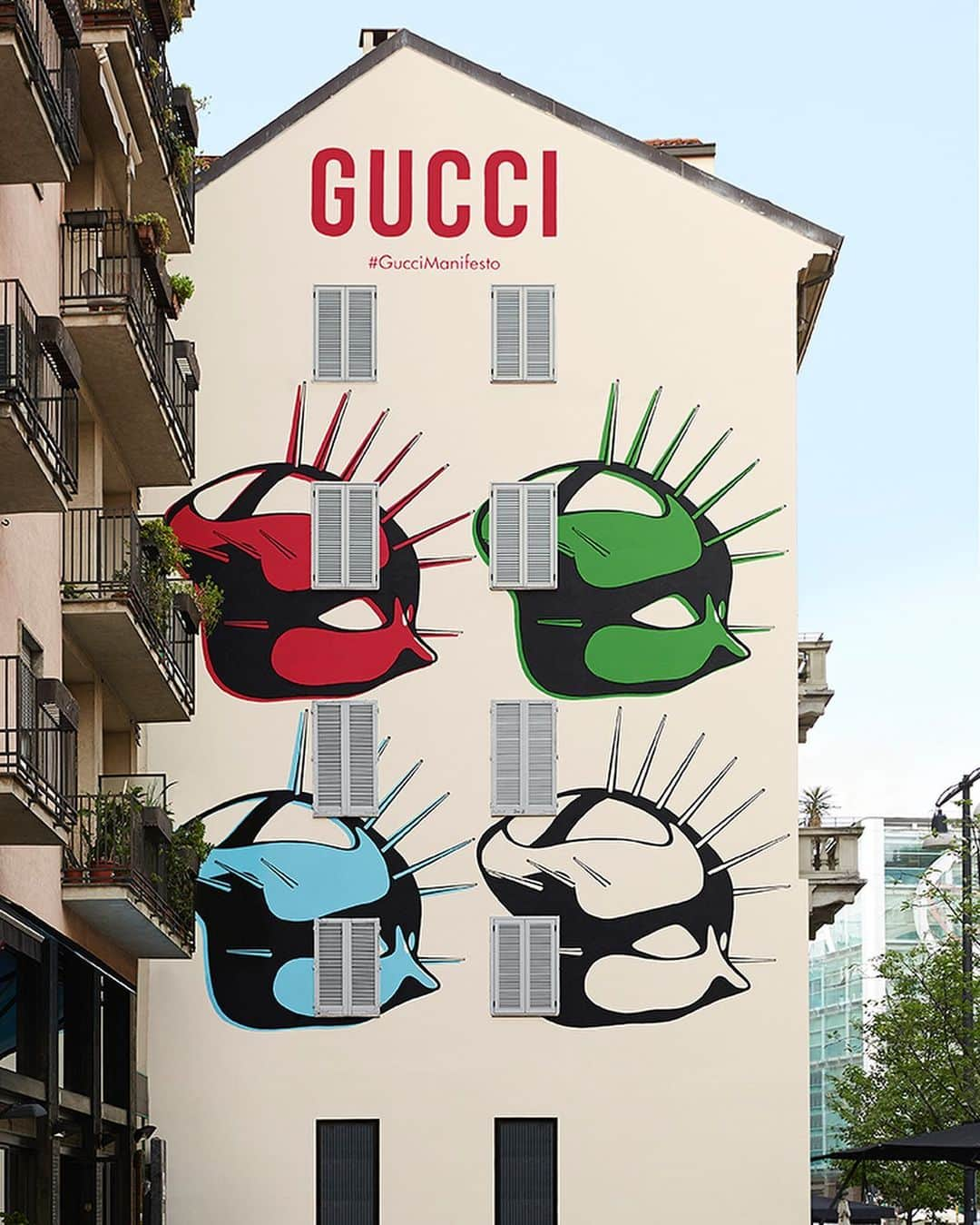 グッチさんのインスタグラム写真 - (グッチInstagram)「#GucciManifesto takes over the #GucciArtWall in Milan, Hong Kong, London and New York. Discover more about the inspiration behind the special lineup and shop the exclusive pieces through link in bio. @alessandro_michele #AlessandroMichele」7月20日 2時06分 - gucci