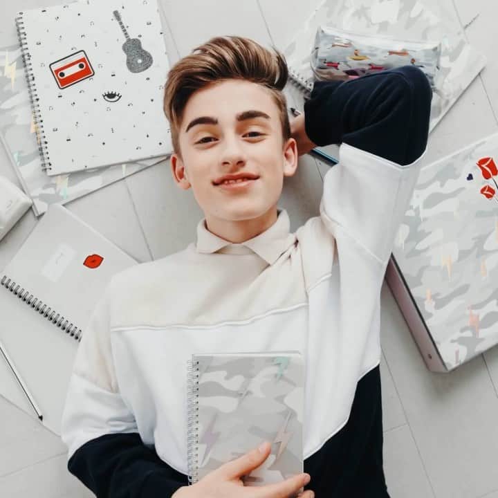 ジョニー・オーランドのインスタグラム：「new school year, new collection. the 2019 Lauren & Johnny back to school collection is now available in north america & the 2018 collection is now available in the UK / Europe. shop the collections now link in @laurenandjohnnystore bio & at select walmart’s in north america🥳」