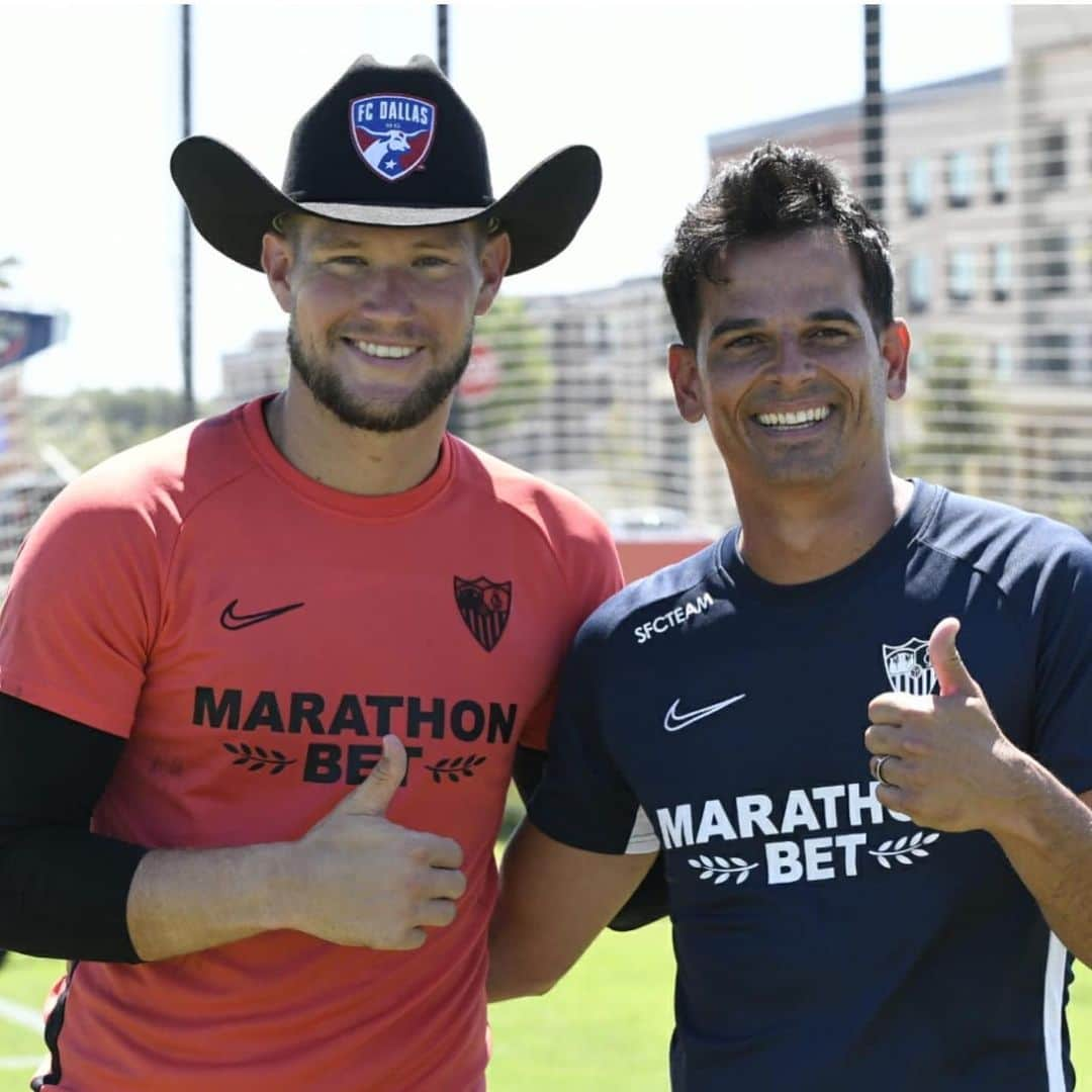 セビージャFCさんのインスタグラム写真 - (セビージャFCInstagram)「🤠 What a stay in #dallas! Everyone at the Club would like to thank @fcdallas for making our stay so unforgettable! 👍🏽 We'll see you soon, Texas! 😉  #SevillaFCUSTour 🇺🇲 #WeareSevilla #Sevilla #usa」7月20日 2時17分 - sevillafc