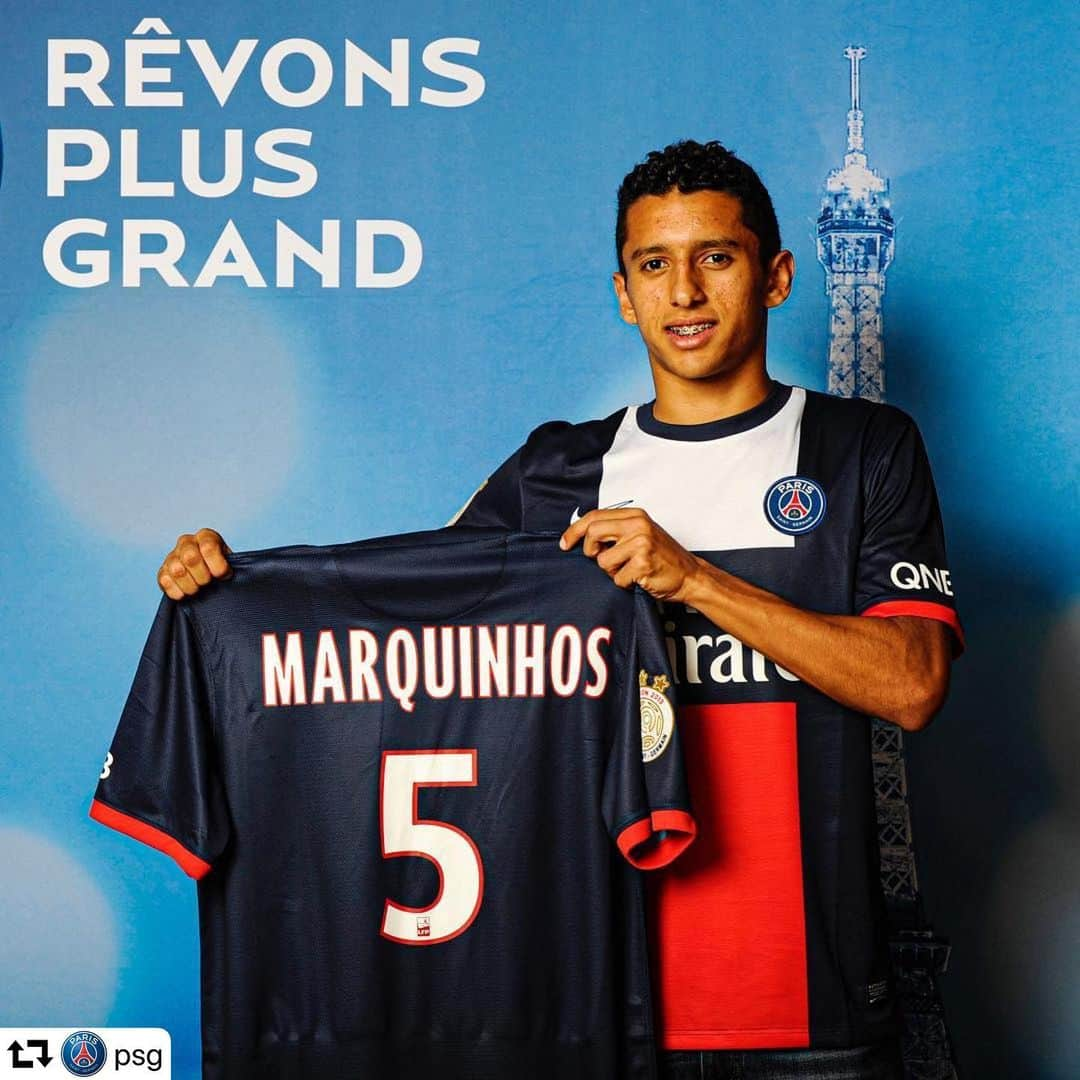 マルコス・アオアス・コレアさんのインスタグラム写真 - (マルコス・アオアス・コレアInstagram)「🇫🇷 Quel plaisir de voir comment @psg ma fait grandir. 👏🏽 Passion, respect et du sourire c’est tout ce que je veut vous donné en retour. 🇧🇷 Que prazer  ver quanto o @psg me fez crescer. Paixão, respeito e muito sorriso é tudo o que eu quero retribuir a vocês! ❤️💙 #repost @psg ・・・ 🔙🤩 You arrived here as a young man and became a prince in the capital 👑 6⃣ years of love from the first day, @marquinhosm5 ❤💙 Tu es arrivé comme un jeune homme, tu es désormais un prince respecté dans la capitale 👑 6️⃣ ans d'un amour sincère, et comme au premier jour, Marqui ❤️💙 . #ICICESTPARIS #AllezParis #ParisSaintGermain #Paris #Football #PSG #MarquinhosxPSG #Marqui」7月20日 2時11分 - marquinhosm5