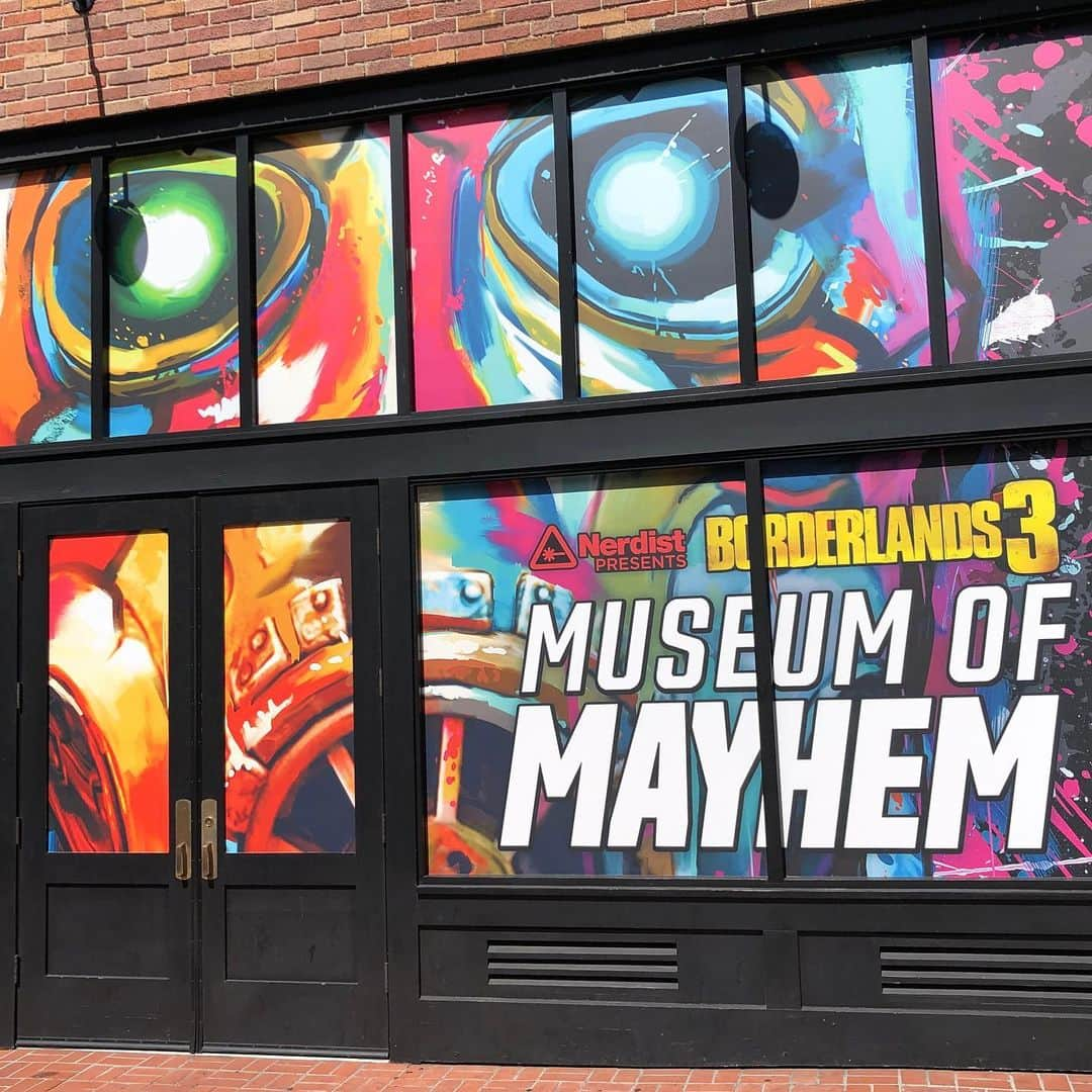 クリス・ハードウィックさんのインスタグラム写真 - (クリス・ハードウィックInstagram)「Don’t miss the @Borderlands Museum of Mayhem during San Diego Comic-Con! It opens TODAY at 12pm, and is filled with exhibits, the Bandit Barbershop, a cosplay photo area (with lots of guns!), merch, and much more.  Join us inside at the Sparks Gallery, 530 Sixth Avenue!  #letsmakesomemayhem #borderlands #sdcc #nerdistXsdcc #cosplay #sponsored」7月20日 2時16分 - nerdist