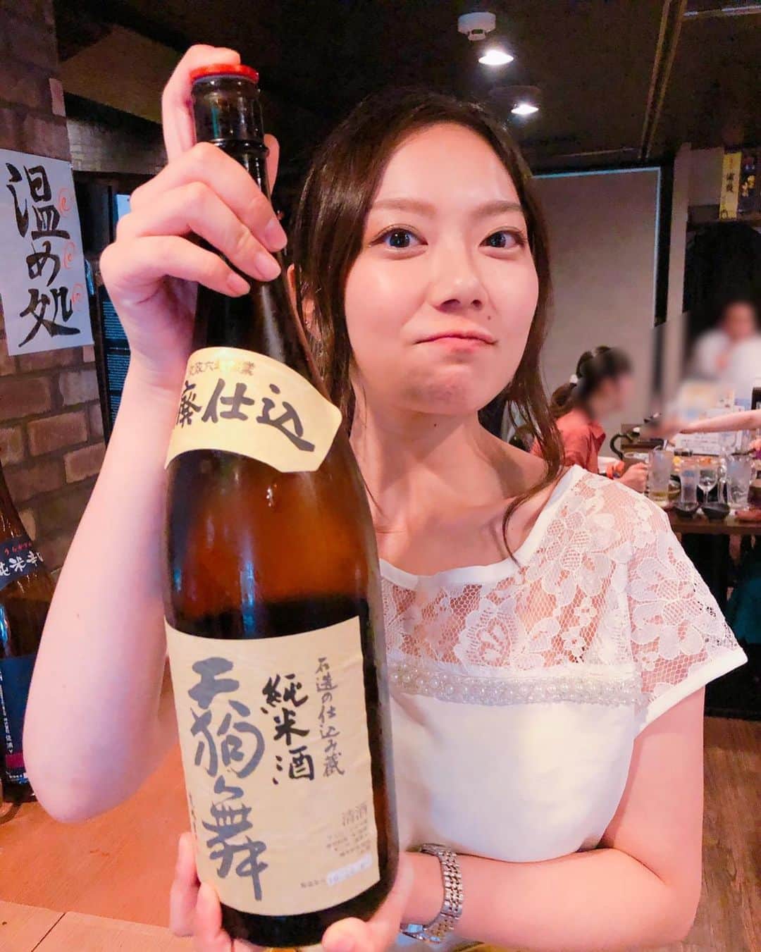 志村玲那さんのインスタグラム写真 - (志村玲那Instagram)「#昨日は日本酒の飲み放題に行ってたくさん飲み比べてきました🦋 #くらうでぃが一番美味しかったなぁ。 #今ふとLINEをみてたらいろんな人によくわかんないLINE送ってしまっていて全力で反省しているところです。 #いつもはこんなことしないです。」7月20日 13時12分 - rena_shimura