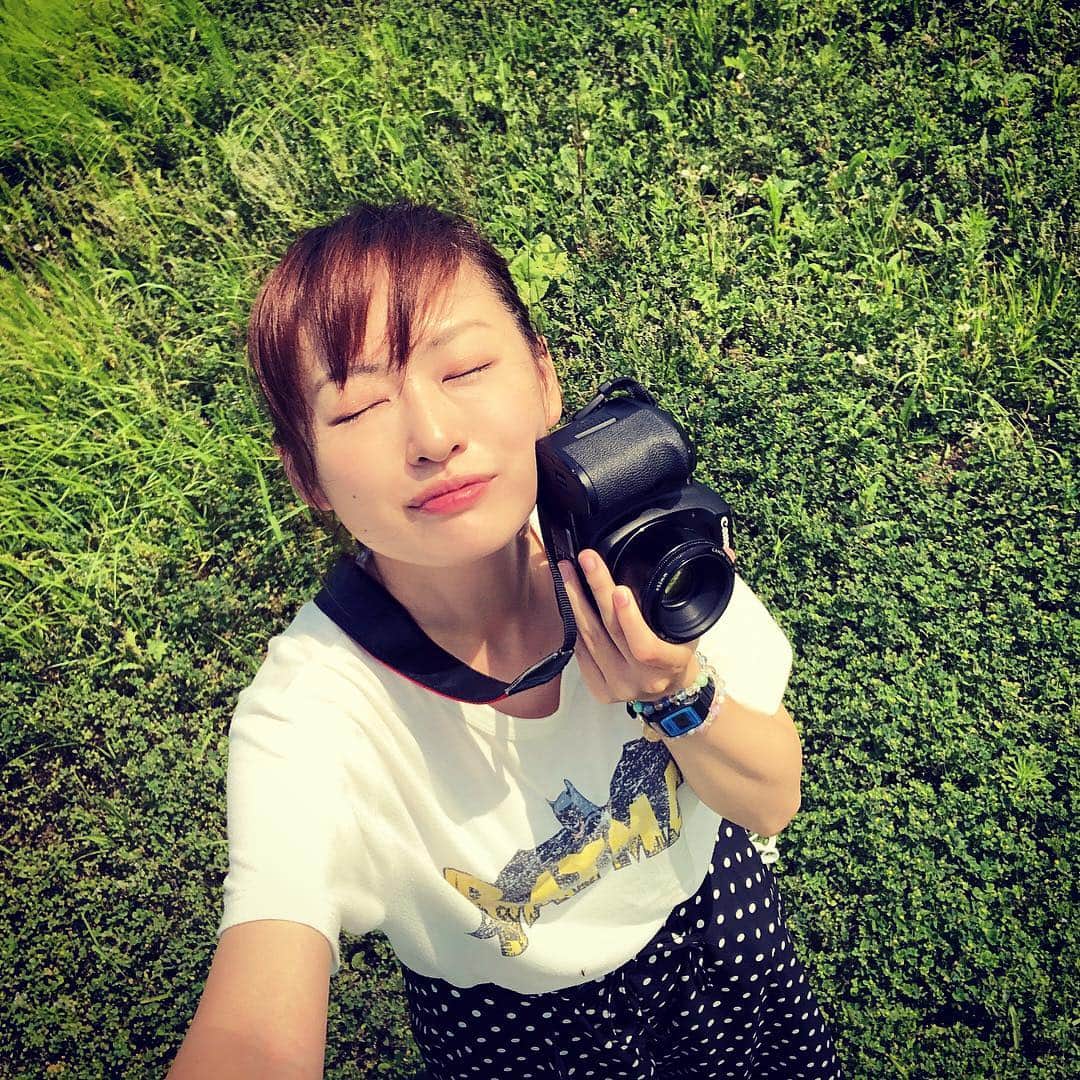 脇田唯さんのインスタグラム写真 - (脇田唯Instagram)「☀️ すごい天気いい 天気良すぎて 目が開かない（笑）  今日はとある撮影の助手？です  #脇田唯 #女子カメラマン #女子カメラ」7月20日 13時07分 - post_yui