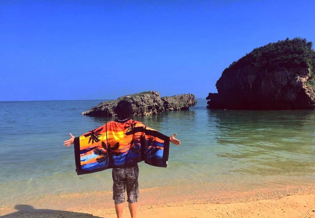 磯村洋祐のインスタグラム：「あー沖縄行きたい 海大好き 今度は沢山離島に行きたい！ そして今度行くときは 水中カメラが必要だ！ 沖縄最高！  #沖縄#海#最高」