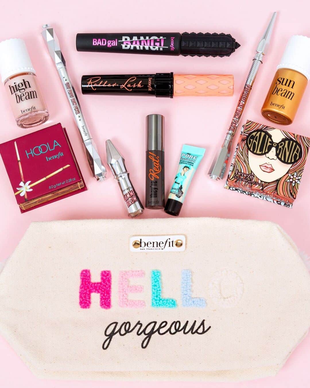Benefit Cosmeticsさんのインスタグラム写真 - (Benefit CosmeticsInstagram)「A gift for you, gorgeous! 🎁 Get a FREE makeup bag, fun-size #gimmebrow+ volumizing brow gel & deluxe samples of our #POREfessional face primer & #theyrereal! mascara with a $50+ #benefit purchase online at @nordstrom! #benefit」7月20日 11時47分 - benefitcosmetics