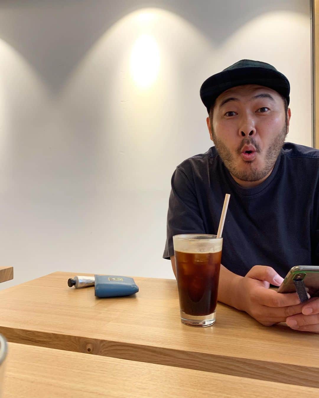 キム・ギバンのインスタグラム：「. 비가와서 별로지만.. 그래도 모두 즐토!!!! . #😯 #토요일 #우리조카손제이가찍어준사진」