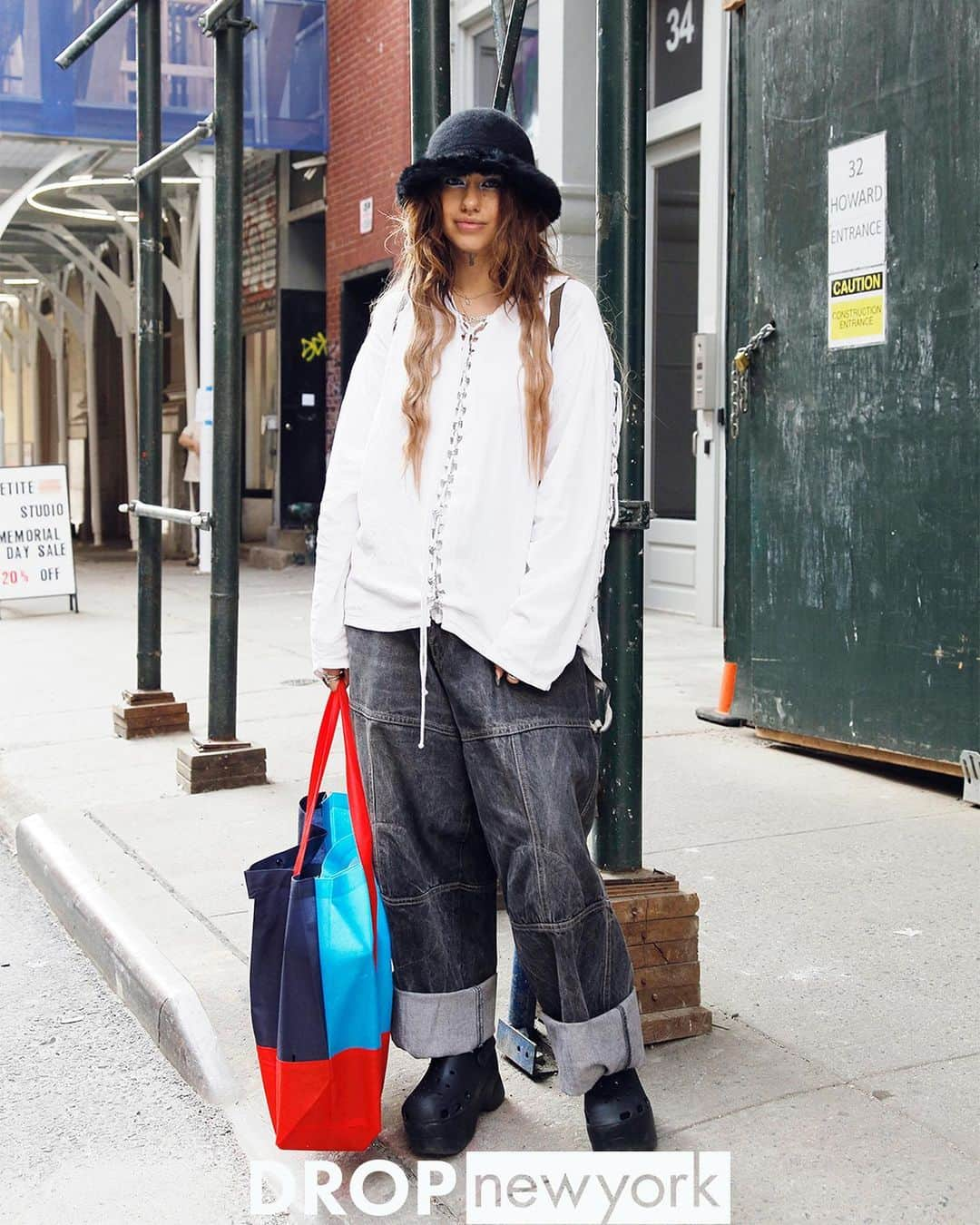 Droptokyoさんのインスタグラム写真 - (DroptokyoInstagram)「NEW YORK STREET STYLE @drop_newyork  #streetstyle#newyork#nyfw#street#streetfashion#streetphoto#NewYorkCity#NewYork#model#nyfw2019#style#fashionable#ootd#streetstyle#outfit#fashionista#ny#fashion#instafashion#streetwear#model#stylish#photomodel Photography: @keimons」7月20日 11時56分 - drop_tokyo