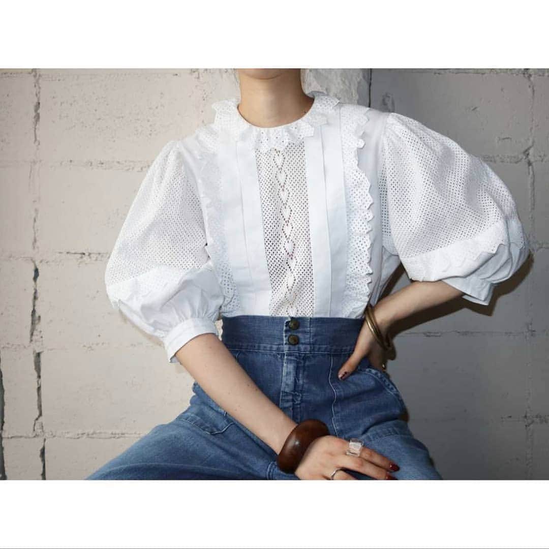 吉祥寺 古着屋 Orfeoのインスタグラム：「Vintage Volume Sleeve Blouse  #orfeo #kichijoji #tokyo #vintage #used #fashion #coordinate #outfit #オルフェオ #吉祥寺 #東京 #古着 #古着屋 #ヴィンテージ #ユーズド #ファッション #コーディネート  掲載商品のお問い合わせはメールにて承っております。コメント、DMでのお問い合わせは受け付けておりませんのでご了承ください。」