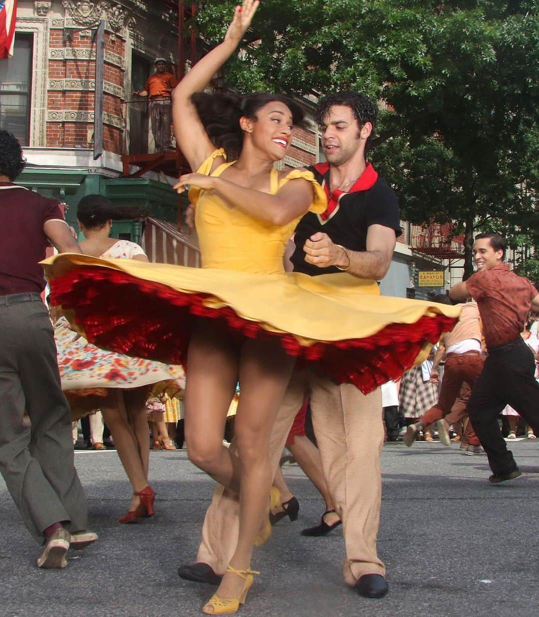 Just Jaredさんのインスタグラム写真 - (Just JaredInstagram)「West Side Story co-stars @arianadebose and @davidalvarez111 film the iconic “America” scene in NYC! #WestSideStory #ArianaDeBose #DavidAlvarez Photos: INSTARimages, SplashNewsOnline」7月20日 12時02分 - justjared