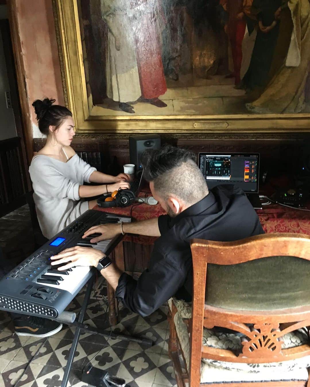 ASCAPさんのインスタグラム写真 - (ASCAPInstagram)「@emilyweisband wrote new track #Naked at our #ASCAP songwritering camp in France with @iamkyleshearer @bikejunkie72 & @delacey! Listen at the link in our bio.」7月20日 12時16分 - ascap