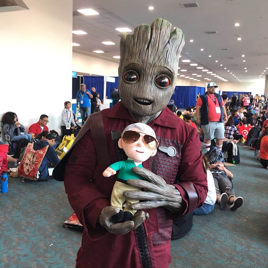 スタン・リーさんのインスタグラム写真 - (スタン・リーInstagram)「The Little Stan Lee plush made some cosplayer friends today at #SDCC! #StanLeeForever」7月20日 12時25分 - therealstanlee