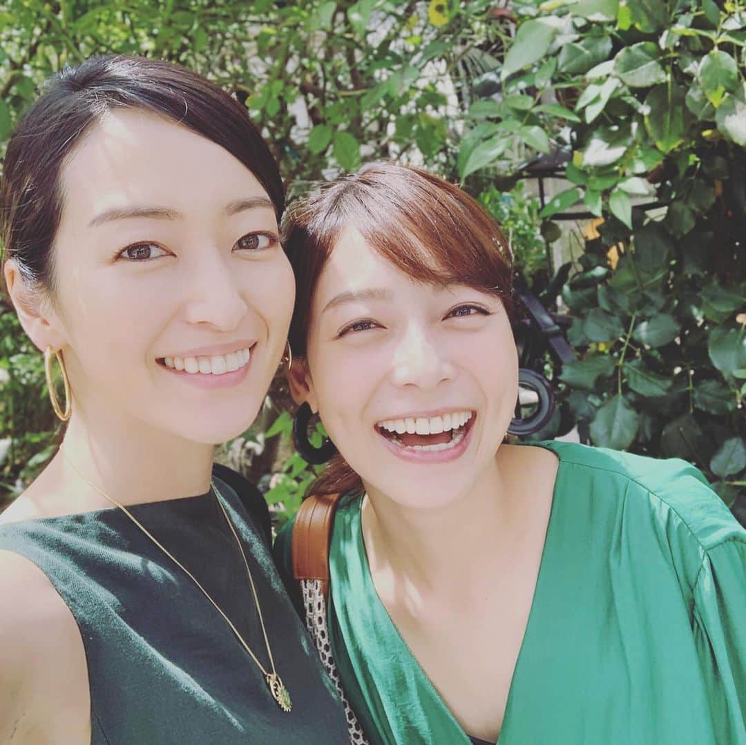 相武紗季のインスタグラム：「なつひの投稿をみて思い出した☺️ 先日の楽しい時間。前向きで笑顔いっぱいの彼女はキラキラしてました✨✨私も頑張ろっと！！ #久しぶりにプライベートで写真撮ってもらった #嬉しい #お誕生日おめでとう 💕」