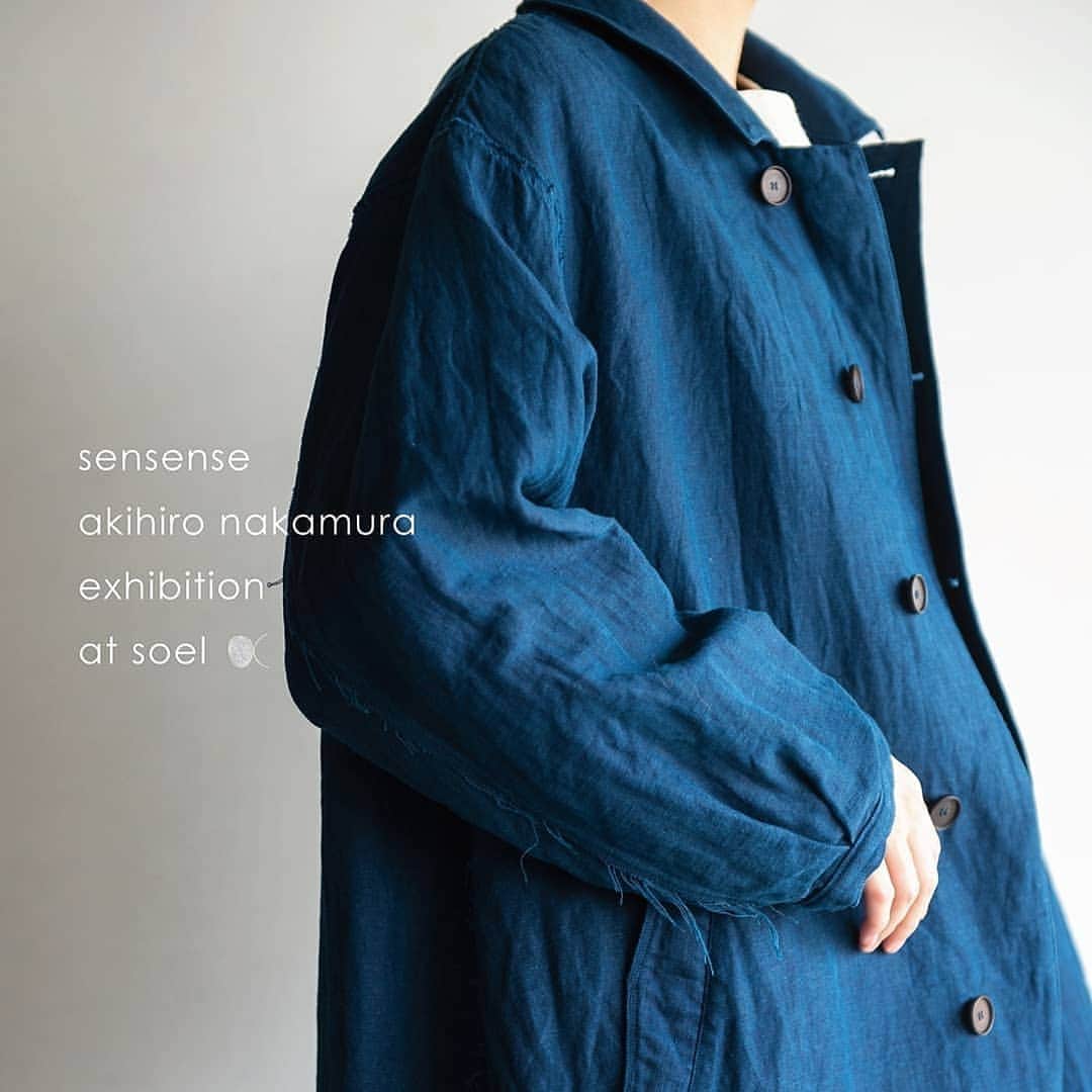 手紙社さんのインスタグラム写真 - (手紙社Instagram)「【「sensense akihiro nakamura exhibition」at soel】7/21(日)最終日 soel（ソエル）にて開催中の洋服作家・中村章洋さんの個展は、今日と明日の残り2日間となりました。『より良い日常着』をテーマに、上質な素材も用いて、一点一点心を込めて仕立てられた衣服が並んでいます。受注商品をメインに、一部即売商品もございます。新作のコートやパンツを加え、現時点でのフルコレクションがご覧いただける機会です。  各種サイズ(レディース&メンズ)をご用意しておりますが、お客様に応じてサイズ調整してのオーダーも承ります。作家も在店しますので、どうぞお気軽にご相談くださいませ。皆さまのお越しをお待ちしております。 . [受注について] ・シャツやパンツ、コート、パーカー等が並びます。 ・納期：2019年9月下旬以降のお渡しを予定しております。 ・支払い方法：現金、クレジットカード、一部電子マネー（①内金30%、②全額前払いのどちらかを選択いただきます） ※注意事項 ・生産の都合上、サンプルと仕様が変更になる場合がございます。 ・製作の状況によって納期が前後する場合もございます。 . 【sensense akihiro nakamura exhibition】 会　期：2019/7/13（土） – 7/21（日） 定休日：7/16（火） 在店日：全日予定 時　間：11:00 – 18:00 場　所：soel（ソエル） 住　所：東京都調布市下石原2-6-14 2階 tel.　：042-444-5572 . #tegamisha_soel #手紙社 #手紙舎 #tegamisha #soel #ソエル #fashion #wear #clothes #衣服 #藍染 #天然染料 #handmade #sensense #中村章洋 . photo by @natsuko_yanagawa」7月20日 12時40分 - tegamisha
