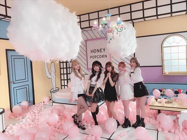 桜もこさんのインスタグラム写真 - (桜もこInstagram)「#honeypopcorn #🍯🍿 #mv撮影」7月20日 12時40分 - mokochan319