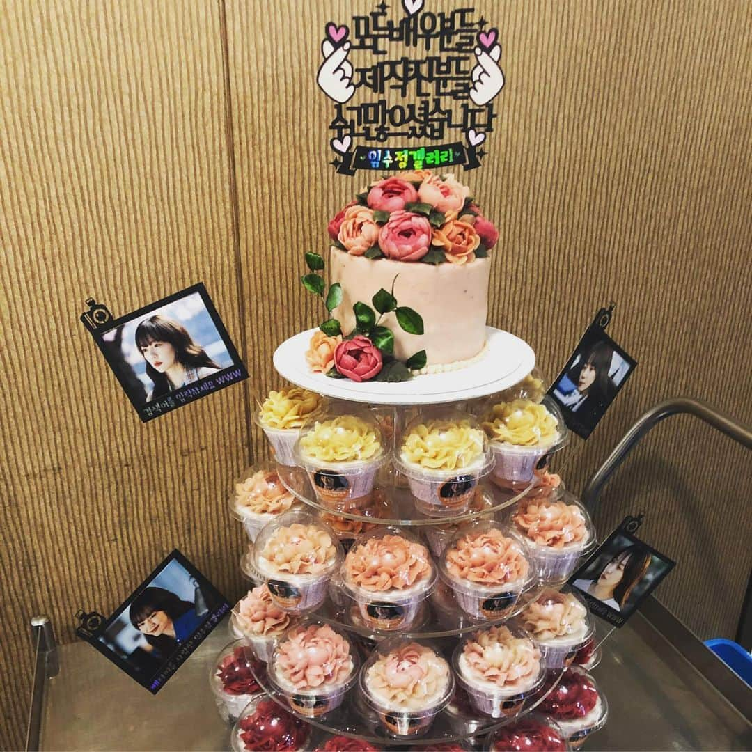 イム・スジョンさんのインスタグラム写真 - (イム・スジョンInstagram)「축하 고마워요☺️🎂🍾🙏🏻💜 #검색어를입력하세요www #종방연」7月20日 12時51分 - soojunglim_