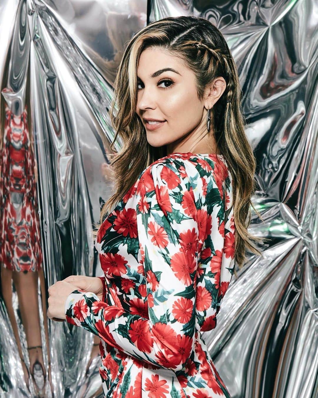キャシー・ケリーのインスタグラム：「pretty sure this is what area 51 looks like. can anyone confirm? 👽✌🏼 #sdcc 📸: @tvguidemagazine @iheartmaarten」
