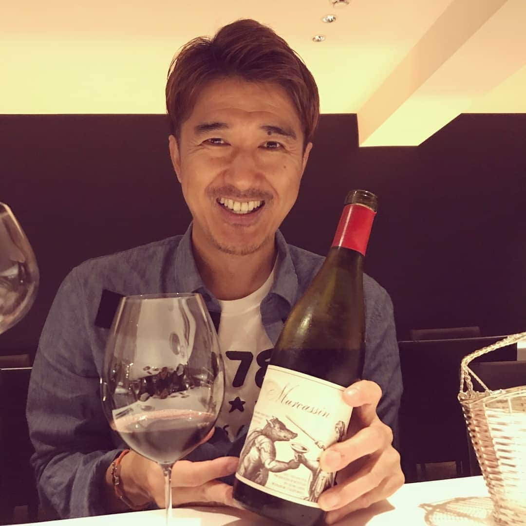 池森秀一さんのインスタグラム写真 - (池森秀一Instagram)「マーカッサン1997🍷美味しいワインを造るという情熱が溢れてました‼️最高なカリピノに出会いました。 ちなみに「TOKIMEKI DEEN」のカリピノも素晴らしく美味です♪ みなさん「DEEN AOR NIGHT CRUISIN' ～4th Groove～」お楽しみに^_^ #DEEN #vocal #池森秀一 #music #musicproducer #aor #billboardlivetokyo #billboardliveosaka #nagoyabluenote #wine #ワイン #ワインの世界 #シャトーイガイタカハ #tokimekideen #originalwine」7月20日 13時04分 - ikemori_shuichi