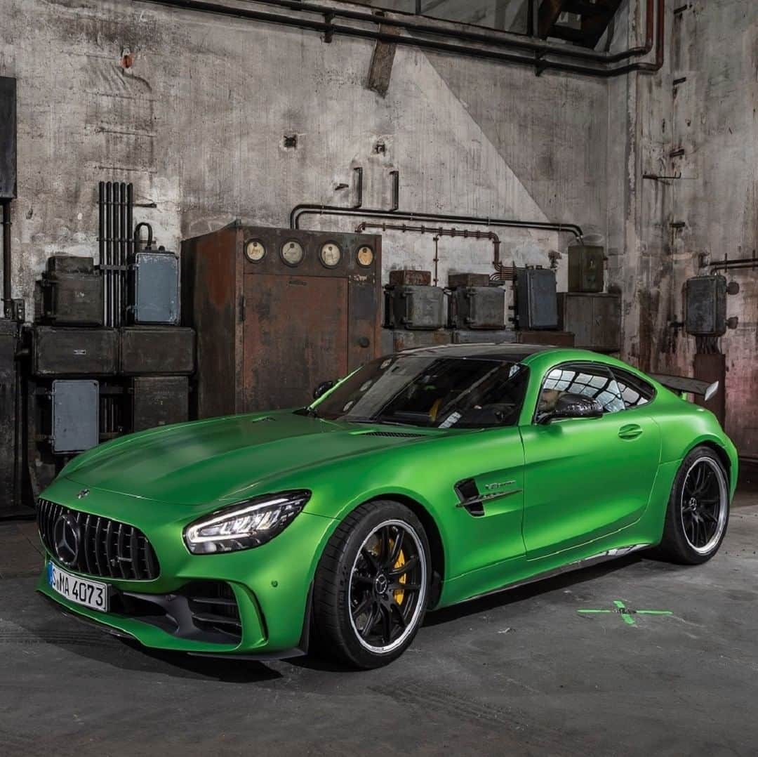 Mercedes AMGさんのインスタグラム写真 - (Mercedes AMGInstagram)「[Mercedes-AMG GT R | Fuel consumption combined: 12.4 l/100km | CO2 emissions combined: 284 g/km]  Doesn't the sight of a prowling Beast of the Green Hell always fill you with excitement?  #MercedesAMG #AMG #GTR #GTFamily #DrivingPerformance #Power #Passion #Mercedes #AMG🔥 #Luxury #CarsofInstagram #InstaCar #Lifestyle」7月20日 4時05分 - mercedesamg
