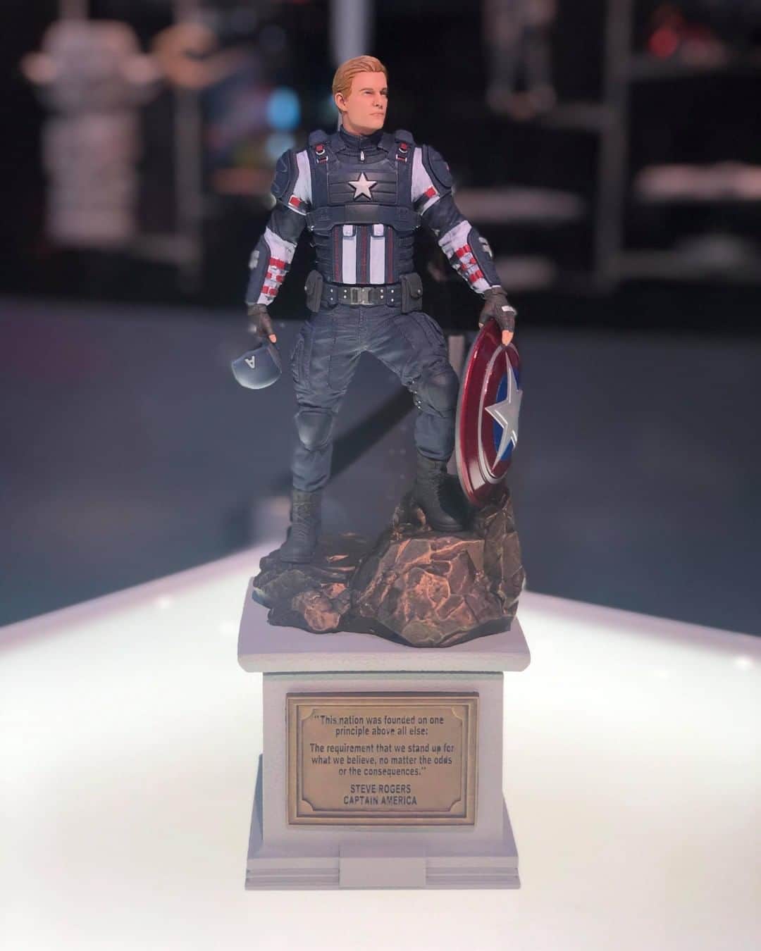 PlayStationさんのインスタグラム写真 - (PlayStationInstagram)「Just revealed at #SDCC 👀  Marvel's Avengers: Earth's Mightiest Edition to include an intricate 12" Captain America statue #PlayAvengers #EmbraceYourPowers」7月20日 4時30分 - playstation