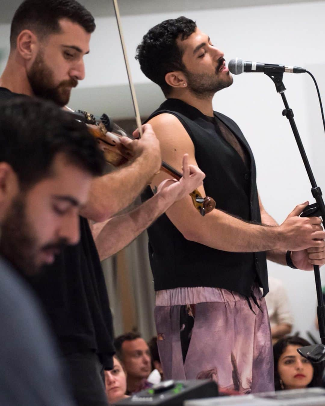 メトロポリタン美術館さんのインスタグラム写真 - (メトロポリタン美術館Instagram)「#FBF to last week's incredible performance by Mashrou Leila (@mashrouleila) and Rabih Alameddine (@beirutiguy) on Oliver Beer's Vessel Orchestra at the @metbreuer. 🏺🎶🔊 ⁣ ⁣ Catch more performances every Friday evening through August 9! Tonight, don't miss Matana Roberts with Darius Jones, starting at 7:30 pm. #VesselOrchestra #MetModern ⁣ ⁣ 📸: @paulalobo」7月20日 4時30分 - metmuseum