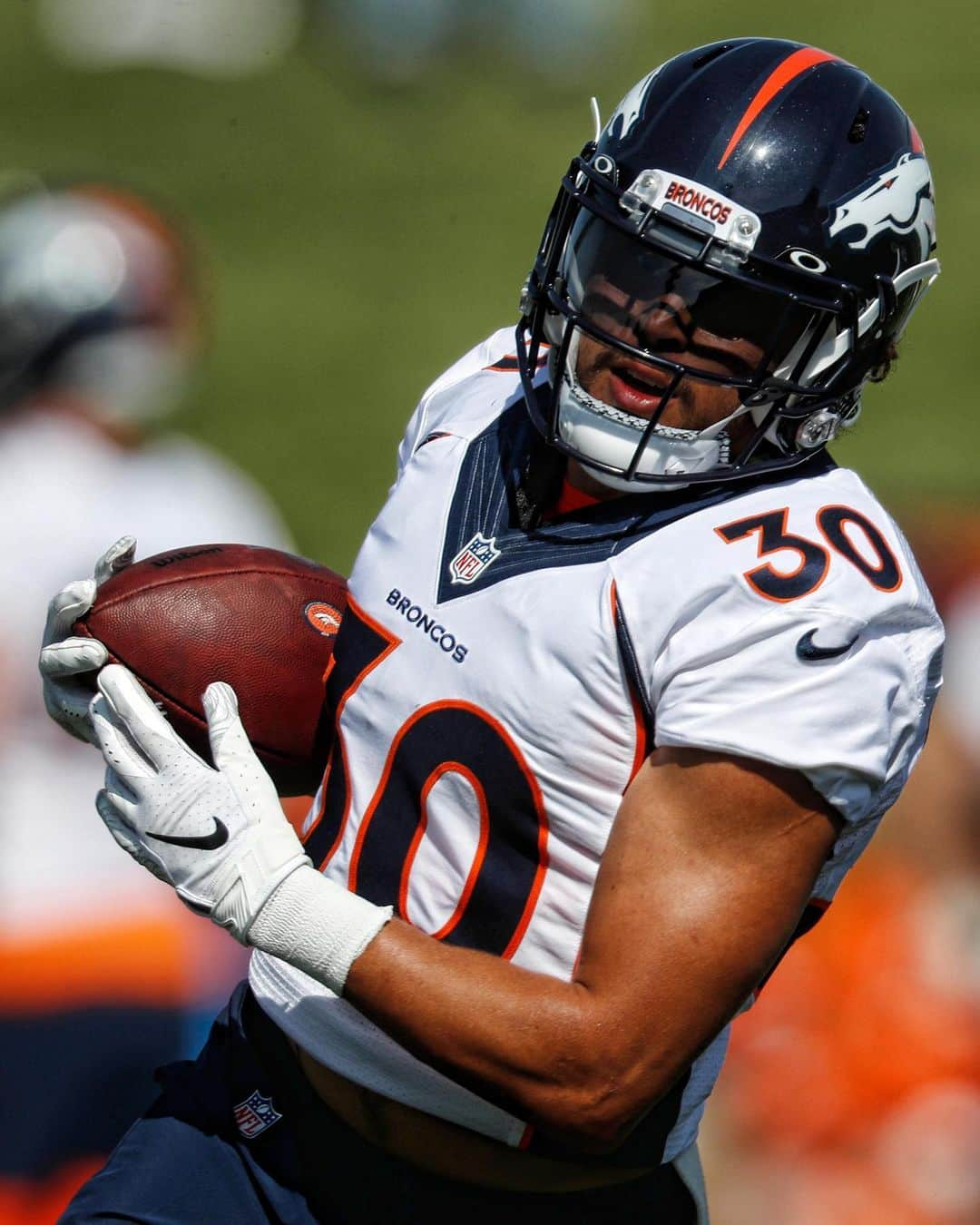 NFLさんのインスタグラム写真 - (NFLInstagram)「Phillip Lindsay taking reps at @broncos training camp! 😤 📷: David Zalubowski/AP」7月20日 4時31分 - nfl