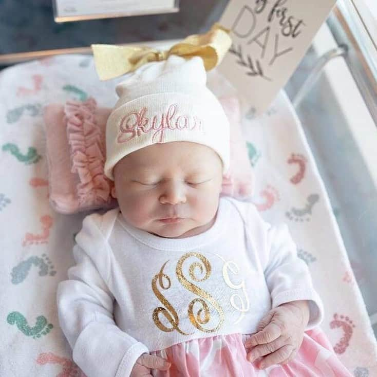 E! Onlineさんのインスタグラム写真 - (E! OnlineInstagram)「#RHOC alum Gretchen Rossi's newborn baby has made her big debut just a week after her birth. Meet Skylar Gray Smiley. 💕 (📷: Patty Othon Photography)」7月20日 4時56分 - enews