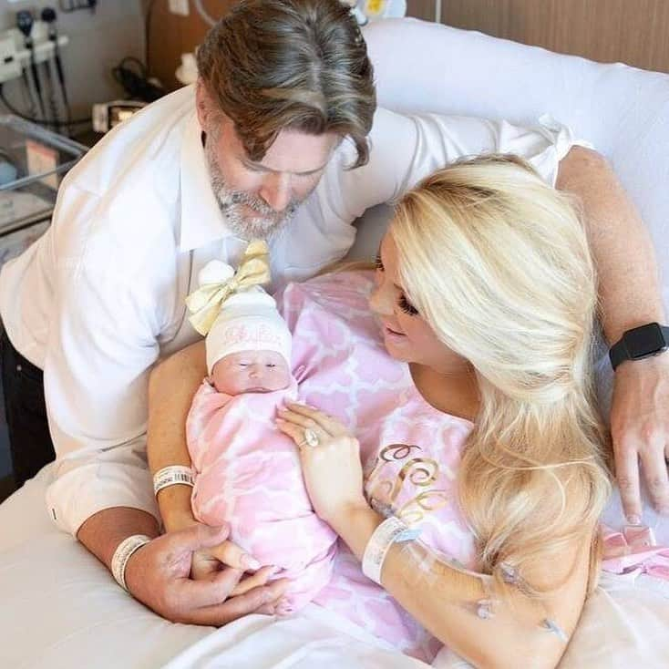 E! Onlineさんのインスタグラム写真 - (E! OnlineInstagram)「#RHOC alum Gretchen Rossi's newborn baby has made her big debut just a week after her birth. Meet Skylar Gray Smiley. 💕 (📷: Patty Othon Photography)」7月20日 4時56分 - enews