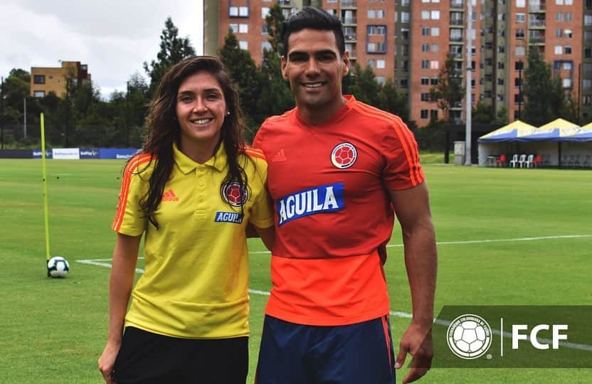 サッカー コロンビア代表チームのインスタグラム：「¡Capitanes 🇨🇴⚽! @03nataliagaitan 🤜🏼🤛🏼@falcao」