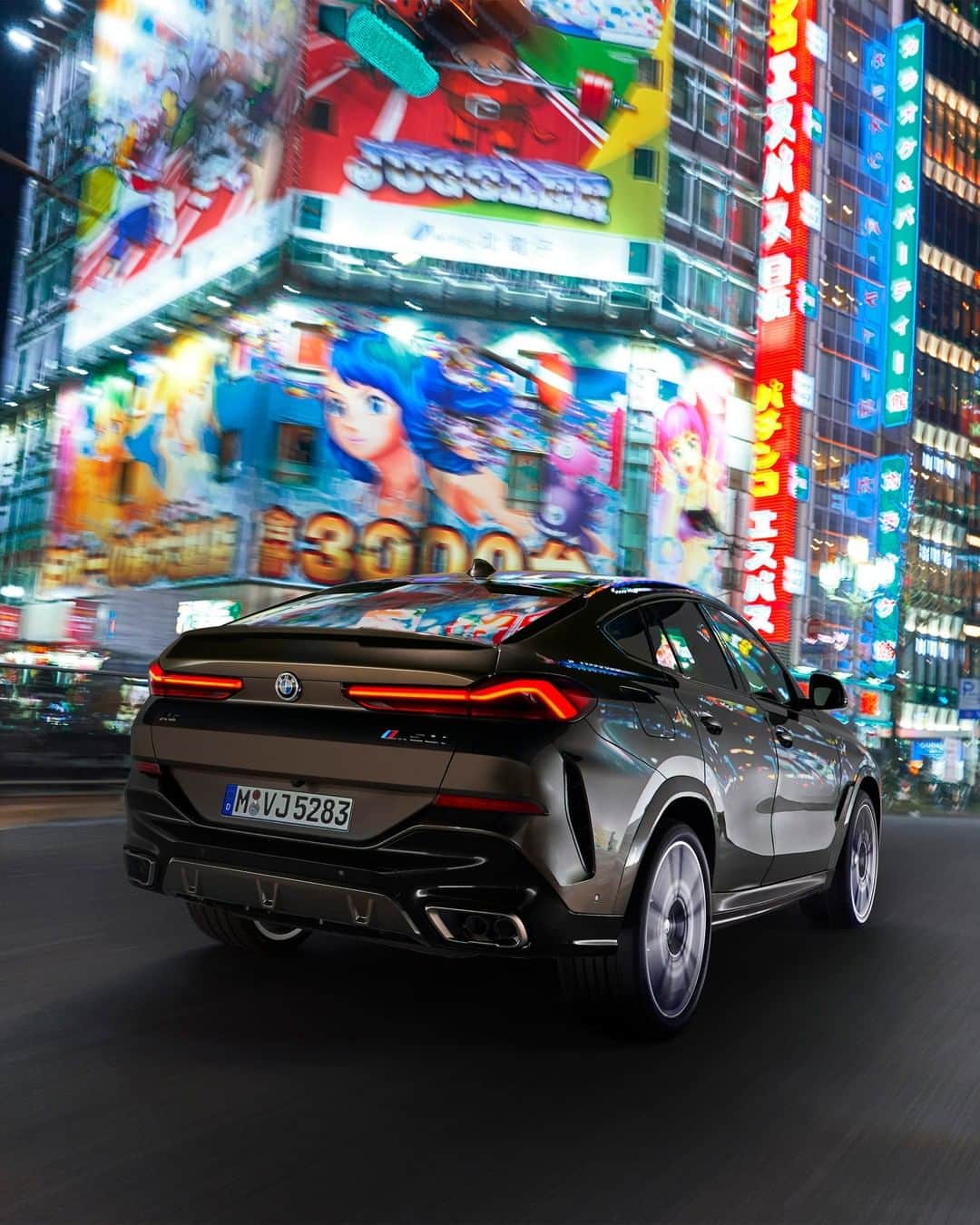 BMWのインスタグラム：「Alpha of the pack. The all-new BMW X6. #TheX6 #BMW #X6 __ BMW X6 M50i: Fuel consumption in l/100 km (combined): 10.7 - 10.4. CO2 emissions in g/km (combined): 243 - 237. The values of fuel consumptions, CO2 emissions and energy consumptions shown were determined according to the European Regulation (EC) 715/2007 in the version applicable at the time of type approval. The figures refer to a vehicle with basic configuration in Germany and the range shown considers optional equipment and the different size of wheels and tires available on the selected model. The values of the vehicles are already based on the new WLTP regulation and are translated back into NEDC-equivalent values in order to ensure the comparison between the vehicles. [With respect to these vehicles, for vehicle related taxes or other duties based (at least inter alia) on CO2-emissions the CO2 values may differ to the values stated here.] The CO2 efficiency specifications are determined according to Directive 1999/94/EC and the European Regulation in its current version applicable. The values shown are based on the fuel consumption, CO2 values and energy consumptions according to the NEDC cycle for the classification. For further information about the official fuel consumption and the specific CO2 emission of new passenger cars can be taken out of the „handbook of fuel consumption, the CO2 emission and power consumption of new passenger cars“, which is available at all selling points and at https://www.dat.de/angebote/verlagsprodukte/leitfaden-kraftstoffverbrauch.html.」