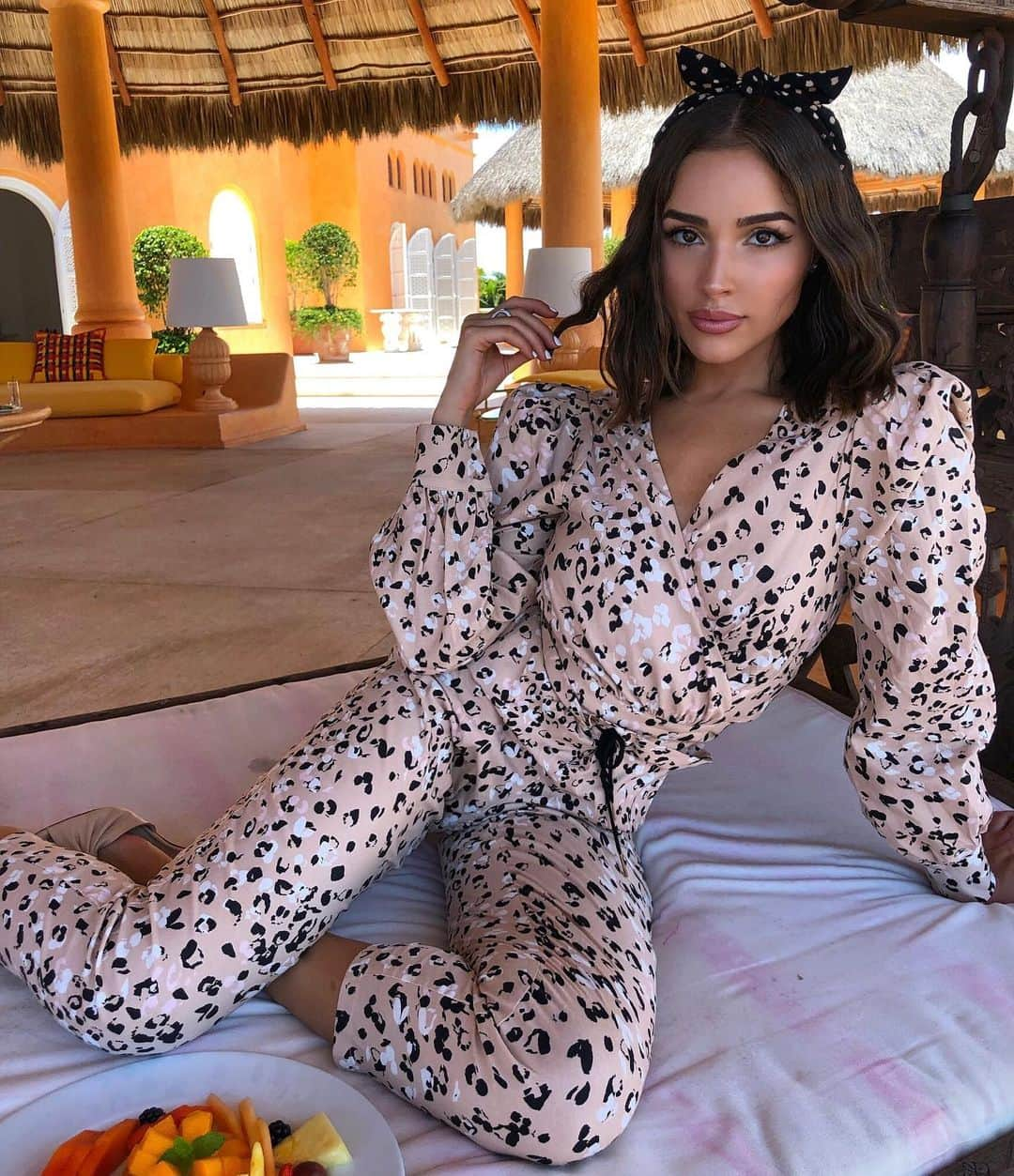 オリビア・カルポさんのインスタグラム写真 - (オリビア・カルポInstagram)「I’m a cat!!!!!!!🐱 wearing @revolve @camilacoelhocollection. So proud of you bebe @camilacoelho !!!!!!!!!!!」7月20日 5時18分 - oliviaculpo