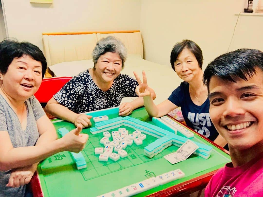 テリー・レオンさんのインスタグラム写真 - (テリー・レオンInstagram)「Trouble. Chinese trouble. With the family. #mahjong」7月20日 5時28分 - tellyleung