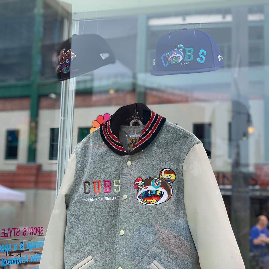 シカゴ・カブスさんのインスタグラム写真 - (シカゴ・カブスInstagram)「Cubs ✖️ @takashipom ✖️ @complex. We’re excited to be Murakami’s first sports franchise collaboration as part of @complexcon! . . . . . Cop items from the capsule collection at #ComplexCon this weekend or in the Cubs Team Store inside Wrigley Field starting Monday.」7月20日 5時38分 - cubs