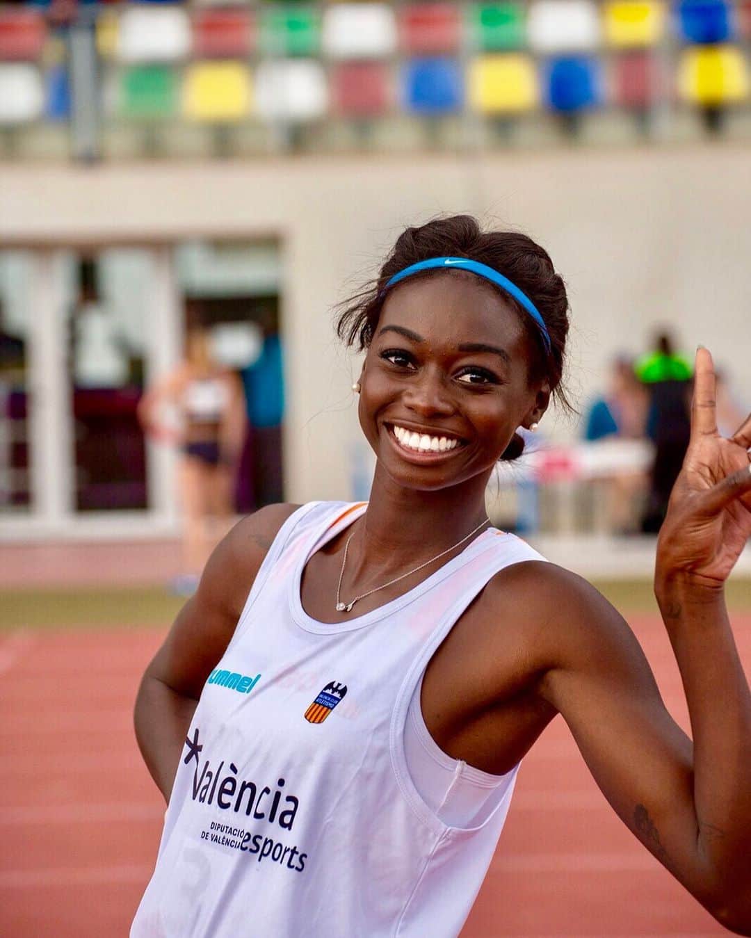 Спортсменки с неграми. Фатима Diame. Бегунья Фатима диаме. Прыгунья Фатима диаме. Легкоатлетка Фатима.
