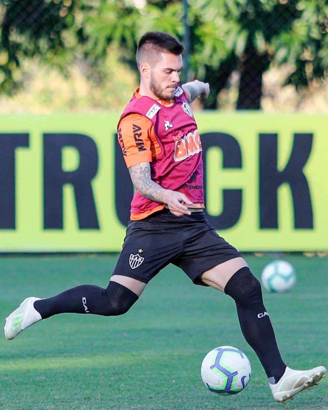 ナタンのインスタグラム：「@atletico @adidasbrasil」
